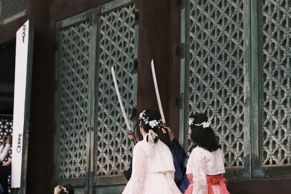 Women in colourful traditional hanbok attire